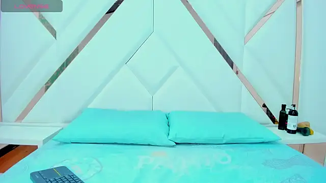 Snapshot of Zaray__ chatting on 11-12-25, 10:09 Zaray online show from 11-12-25, 10:09