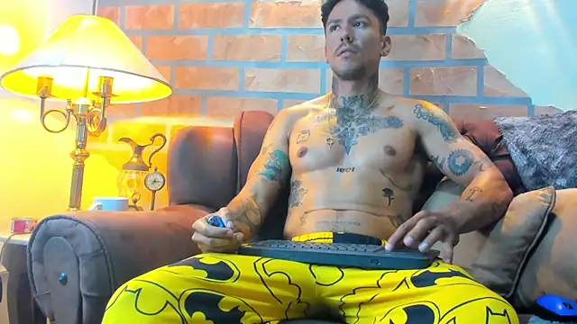 Snapshot of Dylanstonne chatting on 02-05-25, 10:12 Dylanstonne online show from 02-05-25, 10:12