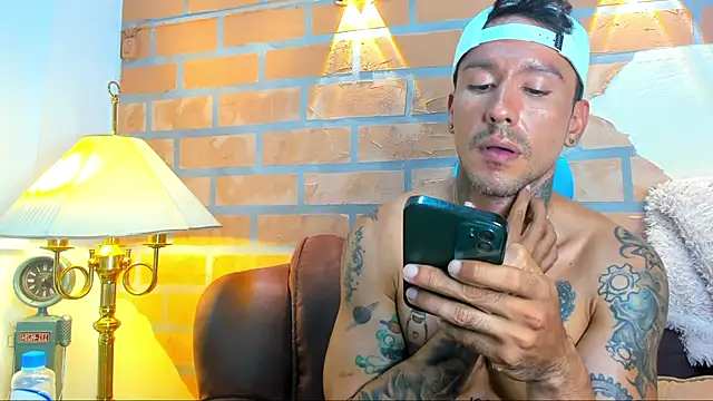 Snapshot of Dylanstonne chatting on 03-01-25, 01:32 Dylanstonne online show from 03-01-25, 01:32