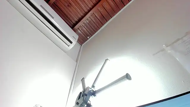 Snapshot of Aleja_arango1 chatting on 10-15-25, 10:21 Aleja arango1 online show from 10-15-25, 10:21