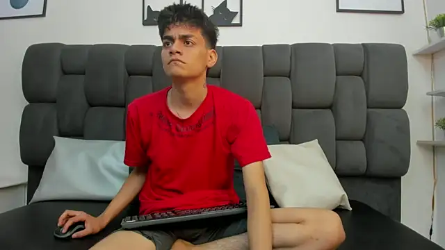 Snapshot of Yef_Thin chatting on 02-05-25, 03:55 Yef Thin online show from 02-05-25, 03:55