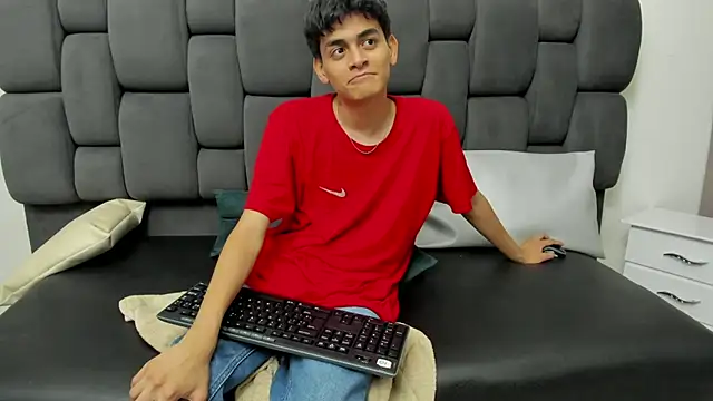 Snapshot of Yef_Thin chatting on 02-26-25, 10:58 Yef Thin online show from 02-26-25, 10:58