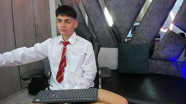 Snapshot of Yef_Thin chatting on 10-21-25, 03:29 Yef Thin online show from 10-21-25, 03:29