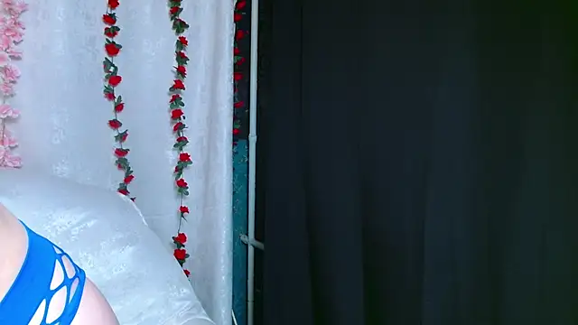 Snapshot of bellaa_love_ chatting on 01-23-25, 01:35 bellaa love online show from 01-23-25, 01:35