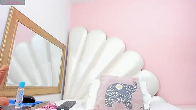 Snapshot of Ally_Parkeer_ chatting on 01-15-25, 06:29 Ally Parkeer online show from 01-15-25, 06:29