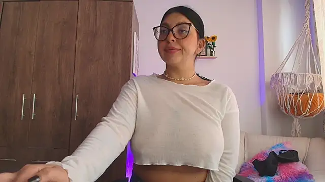 Snapshot of Vioolletta chatting on 05-29-26, 03:21 Vioolletta online show from 05-29-26, 03:21