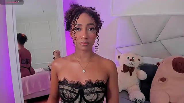 Snapshot of Amber__Sanchez chatting on 03-20-25, 12:19 Amber  Sanchez online show from 03-20-25, 12:19