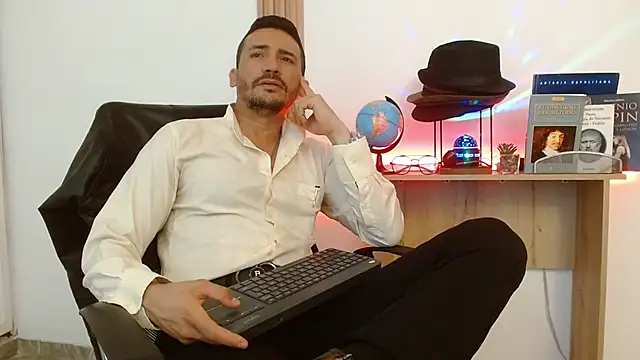 Reiko 85  online show from 11-13-25, 03:55