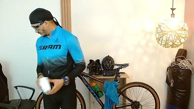 Reiko 85  online show from 11-28-25, 02:31