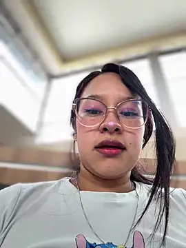 Snapshot of Liulee chatting on 12-16-25, 04:34 Liulee online show from 12-16-25, 04:34