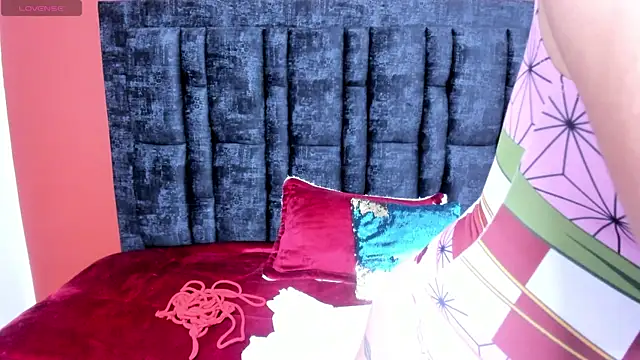 Snapshot of Aurora_Doll_ chatting on 10-29-25, 12:40 Aurora Doll online show from 10-29-25, 12:40