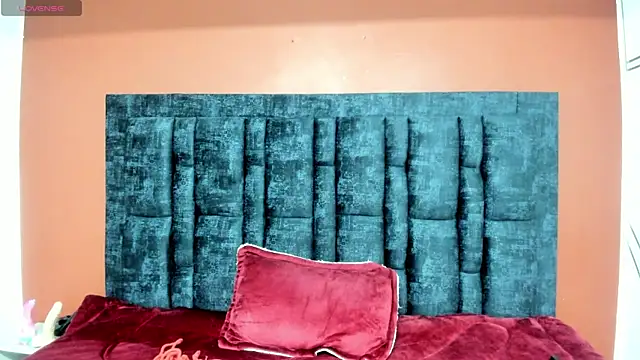 Snapshot of Aurora_Doll_ chatting on 11-14-25, 12:26 Aurora Doll online show from 11-14-25, 12:26