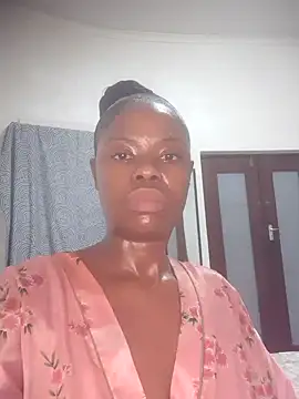 Snapshot of Luciouslips00 chatting on 12-18-24, 12:43 Luciouslips00 online show from 12-18-24, 12:43