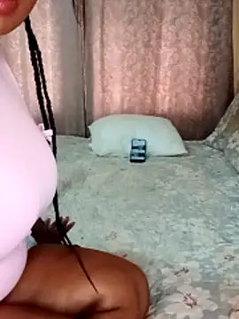 Snapshot of Luciouslips00 chatting on 12-01-25, 06:29 Luciouslips00 online show from 12-01-25, 06:29