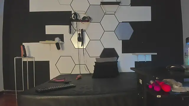 haileycat online show from 01-21-25, 08:08