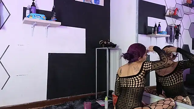 Snapshot of haileycat chatting on 12-23-25, 01:14 haileycat online show from 12-23-25, 01:14