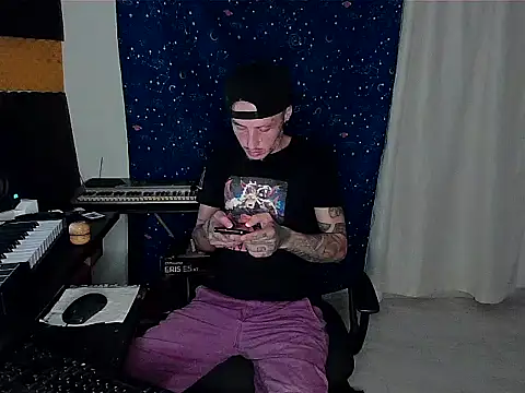 Snapshot of patrik_tattoo_ chatting on 12-30-24, 02:09 patrik tattoo online show from 12-30-24, 02:09