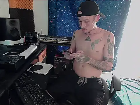 Snapshot of patrik_tattoo_ chatting on 01-06-25, 08:39 patrik tattoo online show from 01-06-25, 08:39