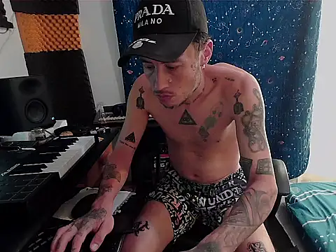 Snapshot of patrik_tattoo_ chatting on 01-11-25, 04:03 patrik tattoo online show from 01-11-25, 04:03