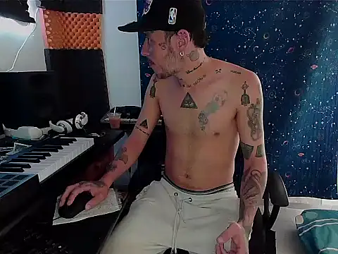 Snapshot of patrik_tattoo_ chatting on 01-18-25, 03:38 patrik tattoo online show from 01-18-25, 03:38