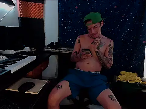 Snapshot of patrik_tattoo_ chatting on 02-13-25, 12:32 patrik tattoo online show from 02-13-25, 12:32