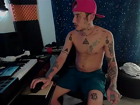 Snapshot of patrik_tattoo_ chatting on 02-15-25, 09:26 patrik tattoo online show from 02-15-25, 09:26