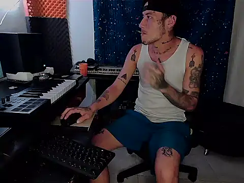 Snapshot of patrik_tattoo_ chatting on 02-18-25, 04:04 patrik tattoo online show from 02-18-25, 04:04