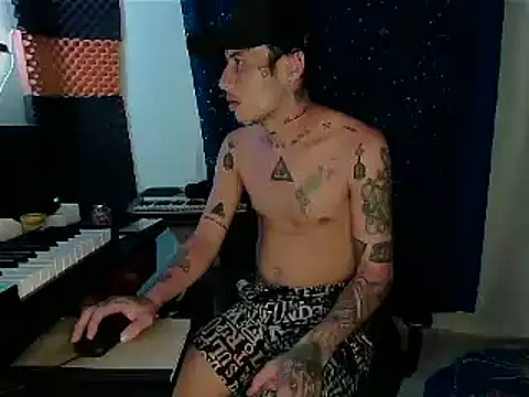 Snapshot of patrik_tattoo_ chatting on 03-06-25, 05:14 patrik tattoo online show from 03-06-25, 05:14