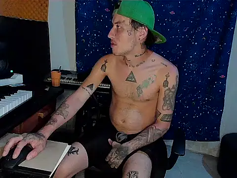 Snapshot of patrik_tattoo_ chatting on 03-21-25, 03:01 patrik tattoo online show from 03-21-25, 03:01