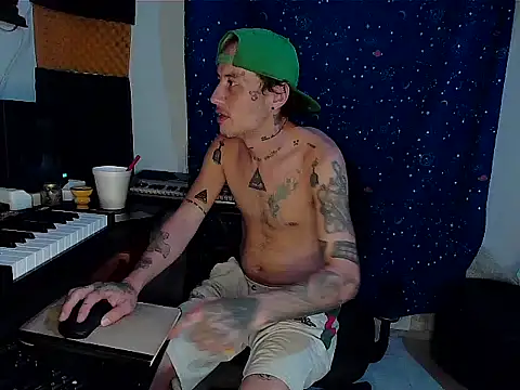 Snapshot of patrik_tattoo_ chatting on 03-22-25, 03:52 patrik tattoo online show from 03-22-25, 03:52