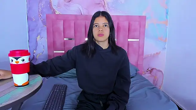 Snapshot of LizzMartin chatting on 12-12-24, 07:04 LizzMartin online show from 12-12-24, 07:04