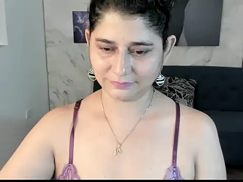 alinabozz1 online show from 06-12-26, 05:17