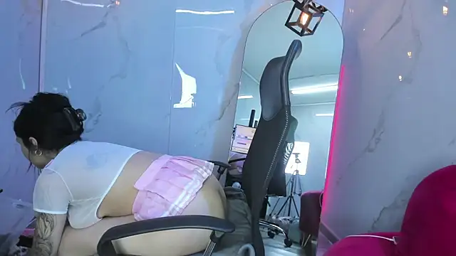 ChloeeTompson  online show from 11-09-25, 03:05