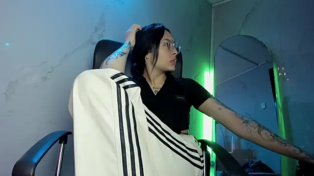 ChloeeTompson  online show from 11-12-25, 03:29