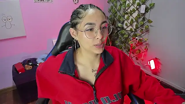 ChloeeTompson  online show from 12-03-25, 09:07