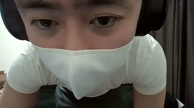 Snapshot of YU-KI00 chatting on 03-18-25, 01:20 YU-KI00 online show from 03-18-25, 01:20