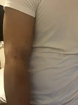 Snapshot of YU-KI00 chatting on 10-31-25, 01:01 YU-KI00 online show from 10-31-25, 01:01