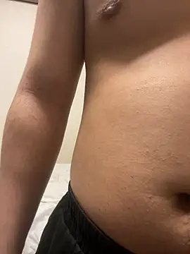 Snapshot of YU-KI00 chatting on 11-18-25, 12:42 YU-KI00 online show from 11-18-25, 12:42