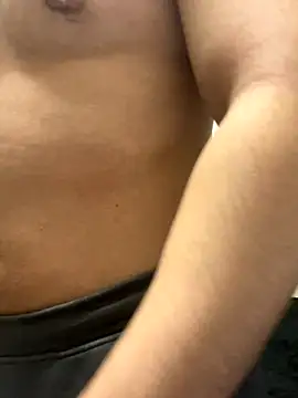 Snapshot of YU-KI00 chatting on 11-30-25, 11:36 YU-KI00 online show from 11-30-25, 11:36