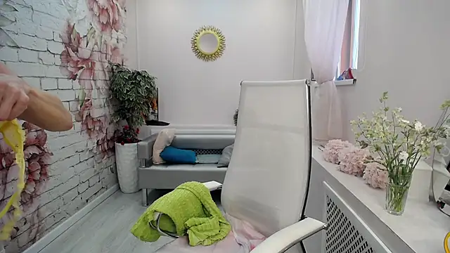 Snapshot of Cutie_Asya chatting on 06-09-26, 04:24 Cutie Asya online show from 06-09-26, 04:24
