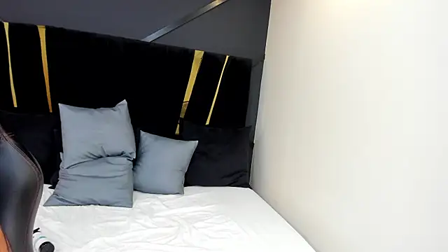 Snapshot of emilie_xx_ chatting on 01-27-25, 08:28 emilie xx online show from 01-27-25, 08:28