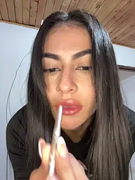 Snapshot of emilie_xx_ chatting on 10-12-25, 10:31 emilie xx online show from 10-12-25, 10:31