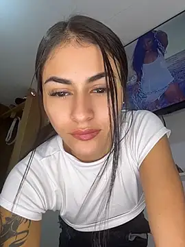 emilie xx  online show from 05-27-26, 02:41