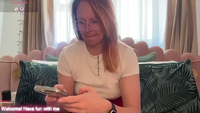 MelodyRoseUk online show from 04-11-26, 01:04