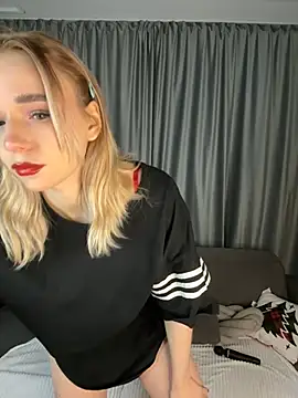 Snapshot of Eva_Millss chatting on 12-13-24, 04:49 Eva Millss online show from 12-13-24, 04:49