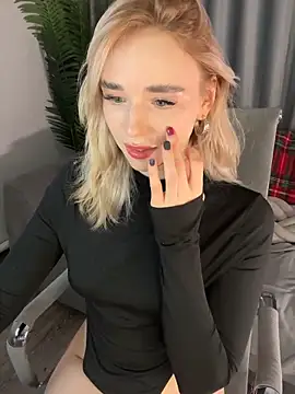 Snapshot of Eva_Millss chatting on 12-14-24, 07:14 Eva Millss online show from 12-14-24, 07:14