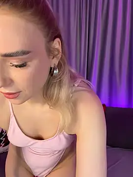 Snapshot of Eva_Millss chatting on 12-16-24, 08:05 Eva Millss online show from 12-16-24, 08:05