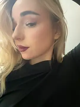 Snapshot of Eva_Millss chatting on 12-22-24, 01:11 Eva Millss online show from 12-22-24, 01:11