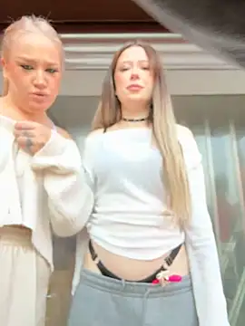 Snapshot of Eva_Millss chatting on 11-09-25, 07:06 Eva Millss online show from 11-09-25, 07:06