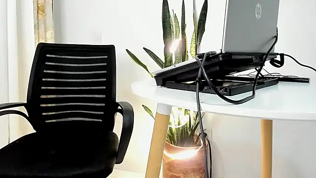 Snapshot of JuanDiegoKing chatting on 11-25-25, 12:54 JuanDiegoKing online show from 11-25-25, 12:54